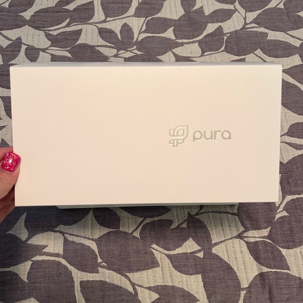 NEW Pura Diffuser Set with 1 Refill (Holly Berry)